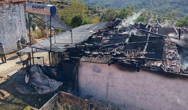 Bozdoğan'da yangın faciası! Bir ev küle döndü