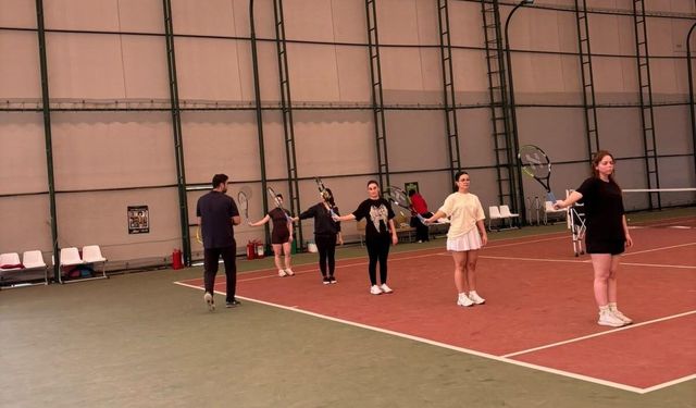 Aydın’da öğrenciler tenis kortuyla buluştu