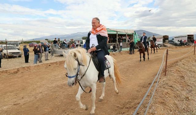 Başkan Büyükyapıcı, ata bindi