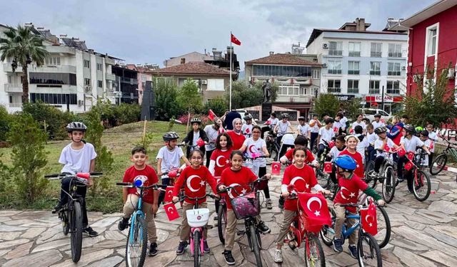 Bozdoğan’da çocuklar ’Cumhuriyet’ için pedalladı
