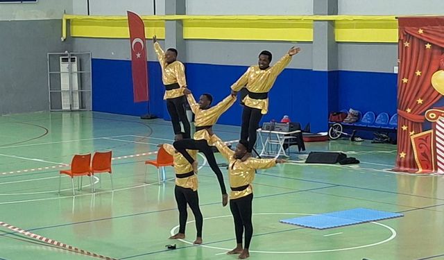 Didimli çocuklar sirkte hoş dakikalar geçirdi