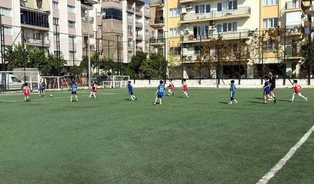 Efeler’de minik sporcular kıyasıya mücadele etti