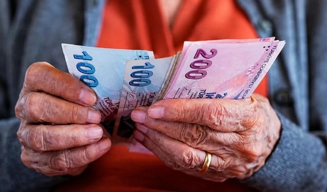 Emekli maaşlarında yeni gelişme! Bütçedeki ayrıntı gündem oldu