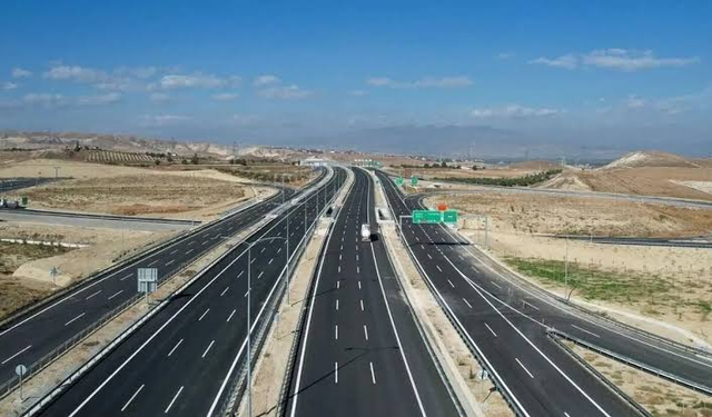Aydın-İzmir otoyolunu kullanacaklar dikkat: İki şerit trafiğe kapatılıyor!