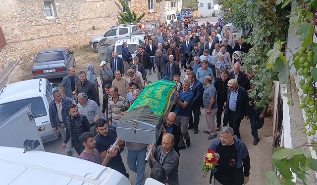 Karacasu'da anne Meryem Çınar, gözyaşlarıyla toprağa verildi