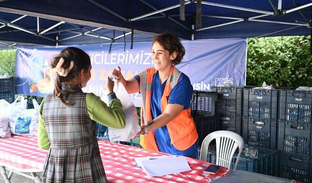 Kuşadası’nda çocuklara 3 haftada 4 bin 200 beslenme paketi dağıtıldı
