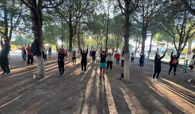 Kuşadası’nda vatandaşlar güne sporla başladı