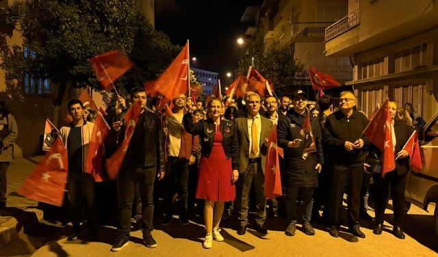 Nazilli kırmızı beyaza büründü: Cumhuriyet sevgisi sokaklara taştı