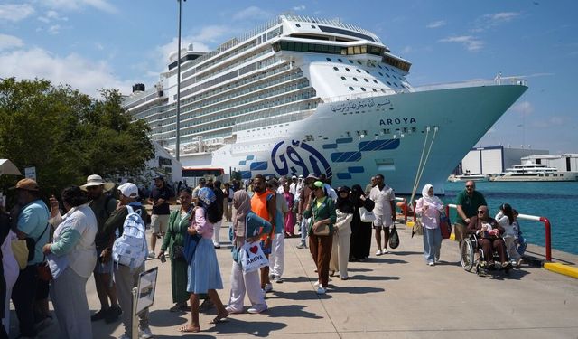 'Nuh'un gemisi Ege Port'a 'Hud' suresiyle yanaştı