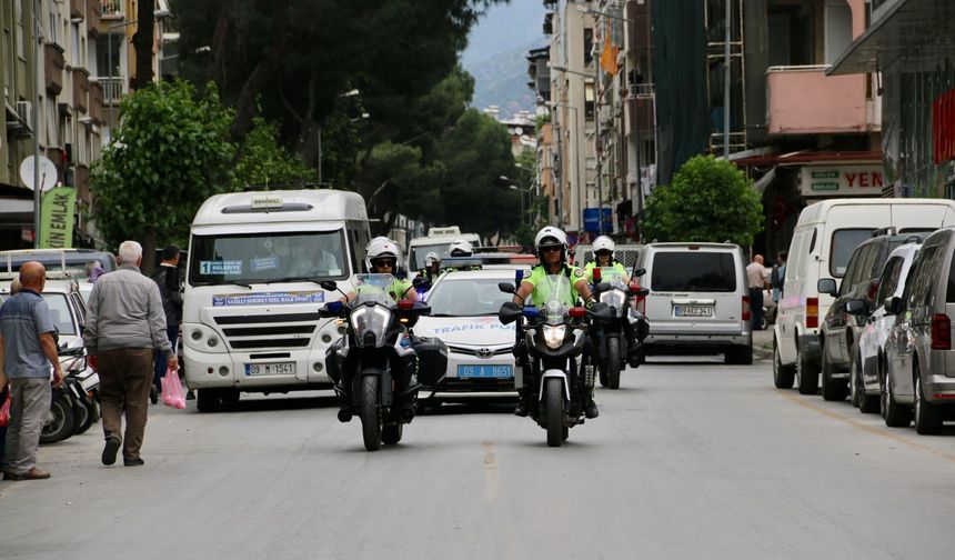 Nazilli’de “Trafik Haftası” kortejle kutlandı! Polis ve jandarma sirenleri açtı...