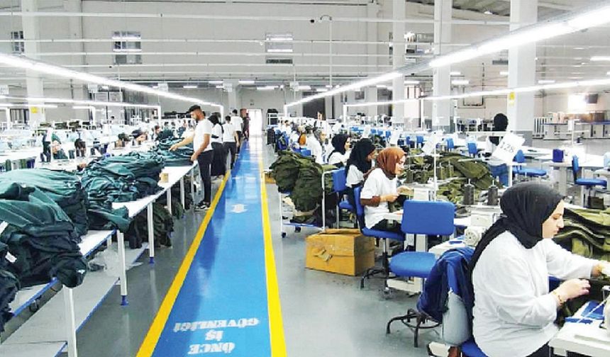 Bu zorluklardan etkilenen şirketlerden biri, Çorum'da Zara gibi dünya çapında markalar için üretim yapan Doğan Duman'ın sahibi olduğu tekstil fabrikası.