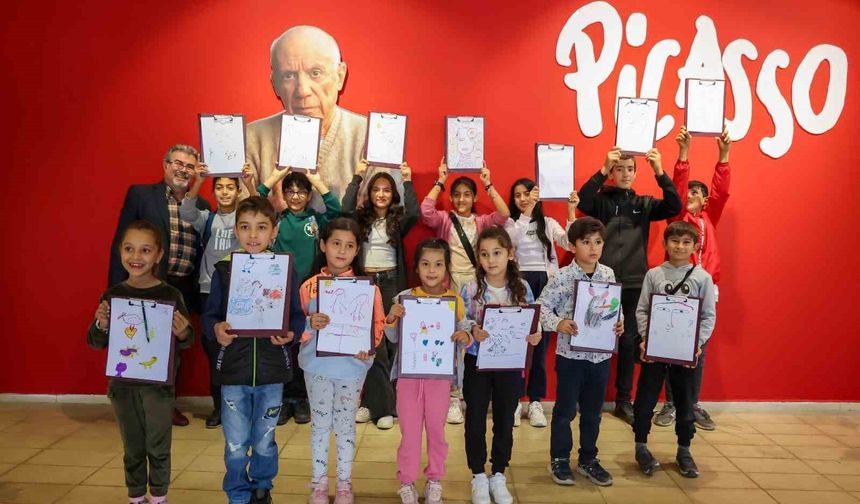 Efeler’in minik ressamları Picasso Sergisi’ne katıldı