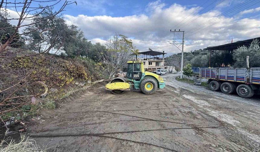 Karacasu’da yol çalışmaları sürüyor