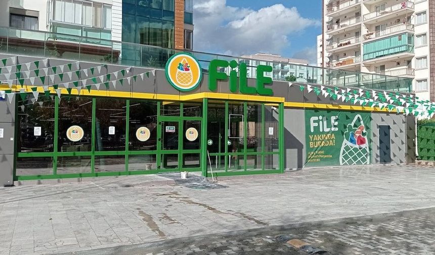 Sözcü'den Mustafa Balcı'nın haberine göre Daha geniş ürün yelpazesi ve farklı müşteri segmentine hitap eden FİLE marketleri, uzun süredir BİM çatısı altında hizmet veriyordu. Ancak yeni yapılanmayla birlikte, FİLE tamamen bağımsız bir anonim şirket olarak faaliyet gösterecek.