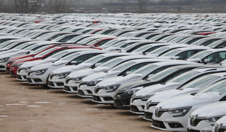 Dikkat Edilmesi Gerekenler:
200.000 km üzeri araçlarda motor ve şanzıman geçmişi detaylı incelenmeli.
300.000 km üzerindeki araçlarda yüksek tamir maliyetleri göz önünde bulundurulmalı.
Aracın bakım geçmişi kontrol edilerek düzenli servis görüp görmediği öğrenilmeli.
2. Sorunlu Modeller: Markaların Karanlık Listesi
Her otomobil markası dayanıklılık açısından aynı seviyede değildir. Bazı markalar belirli modellerinde sıkça elektronik ve mekanik sorunlarla karşılaşabilir.