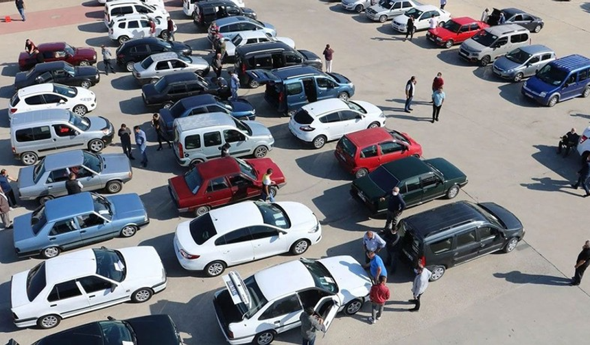 1. Yüksek Kilometreli Araçlar: Tamir Masrafları Artabilir
Bir aracın kilometresi ne kadar yüksekse, mekanik aksamlarında ve motor sisteminde o kadar fazla aşınma meydana gelmiş olabilir. Özellikle 150.000 kilometreyi aşmış araçlarda motor ve şanzıman sorunları ortaya çıkmaya başlayabilir.
