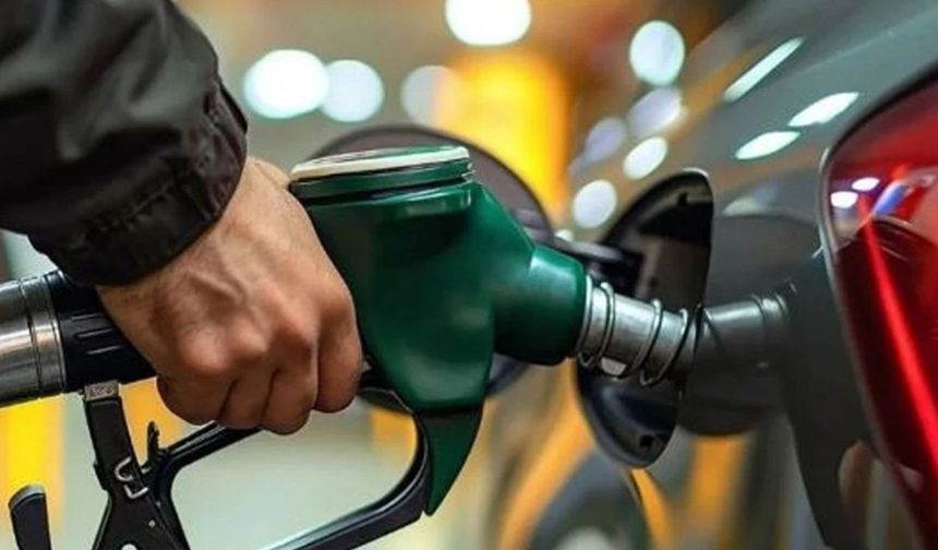 Akaryakıt fiyatlarında dalgalanmalar devam ederken, motorin litre fiyatına yeni bir zam geldi. 