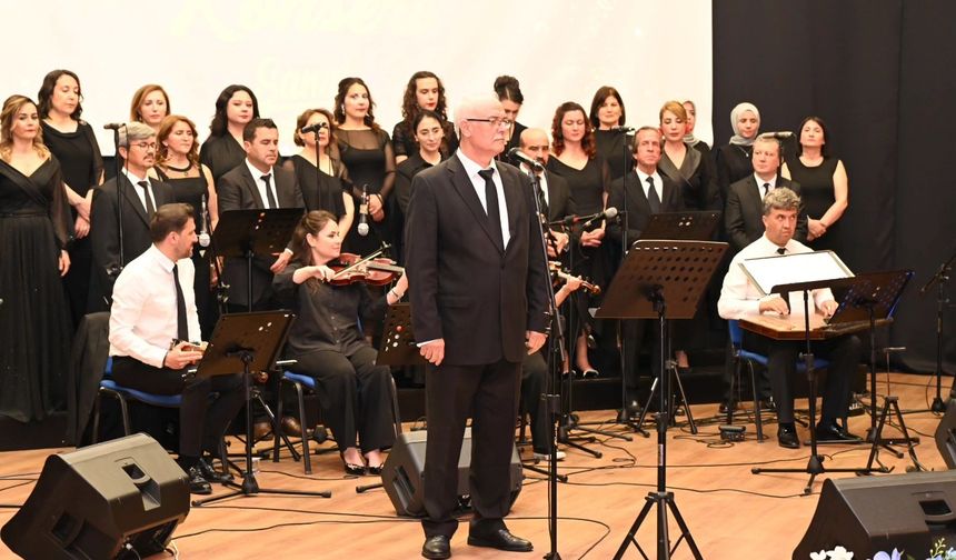 Efeler’de öğretmenlerden sanat dolu gece