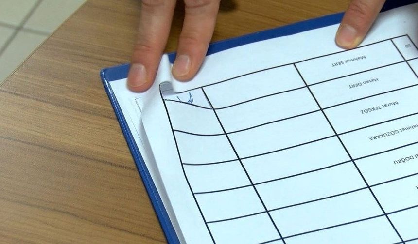 Çek ve Senetlerde En Yüksek Risk
İmza sahteciliğinin en sık çek ve senet gibi finansal belgelerde görüldüğünü vurgulayan Kuş, vatandaşlara tüm belgelerde aynı imzayı kullanmaları gerektiğini söyledi. Aynı kalemle imza atmanın da, sahteciliği zorlaştıran önemli bir unsur olduğunun altını çizdi.