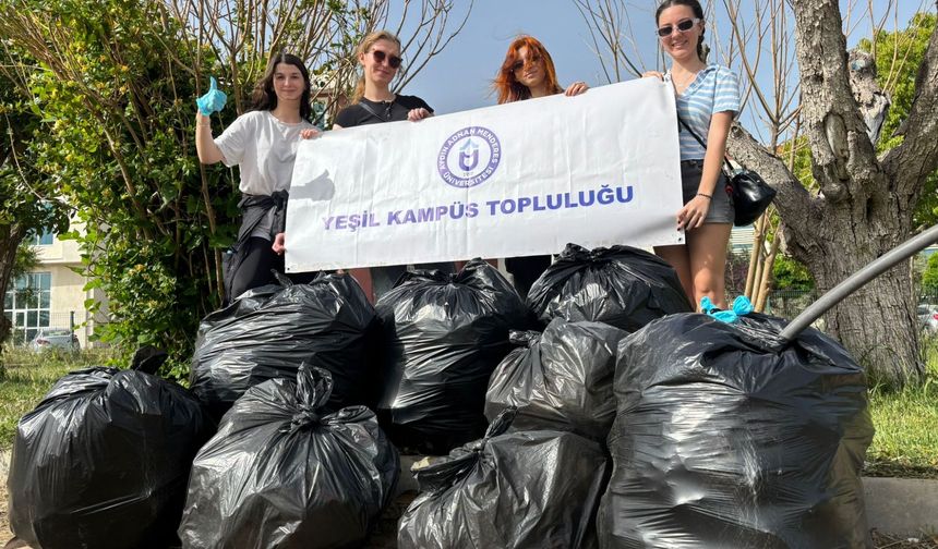 ADÜ'lü gençler kampüsten poşet poşet çöp topladı