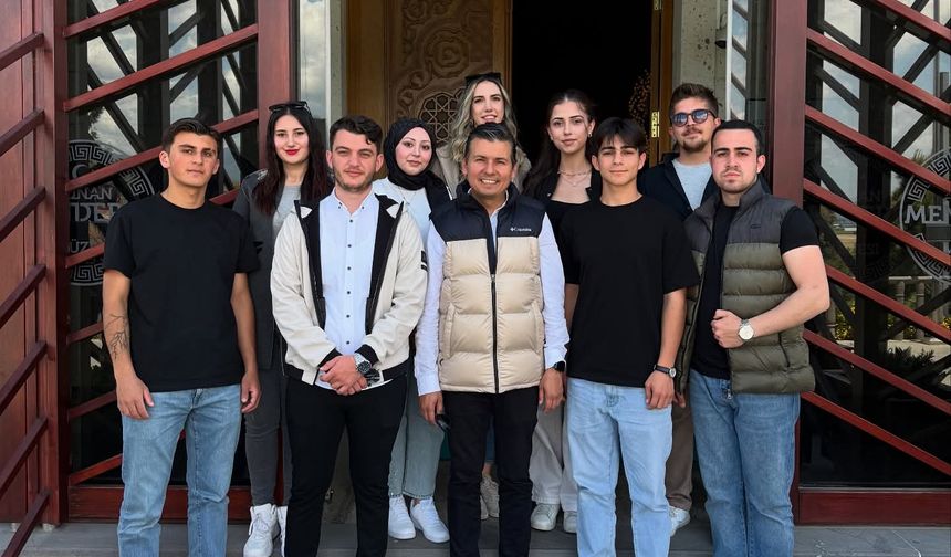 AK Parti ilçe teşkilatından Demokrasi Müzesi'ne ziyaret