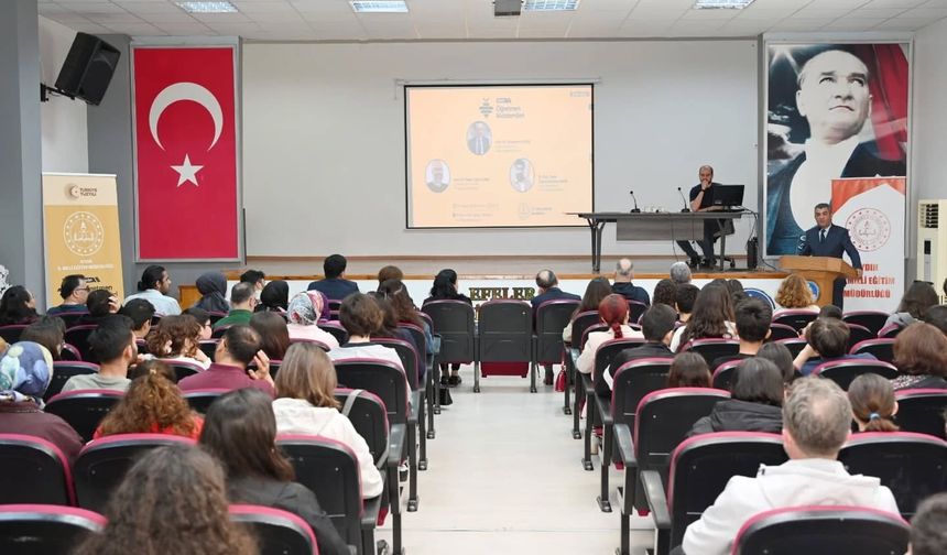 Aydın’da akademisyenler eğitimcilerle buluştu