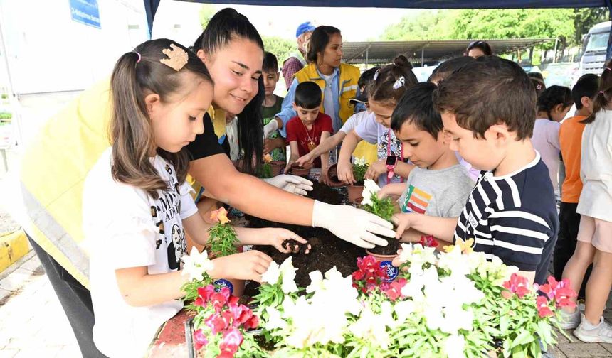 Büyükşehir destek verdi minik eller ‘anneler’ için çalıştı