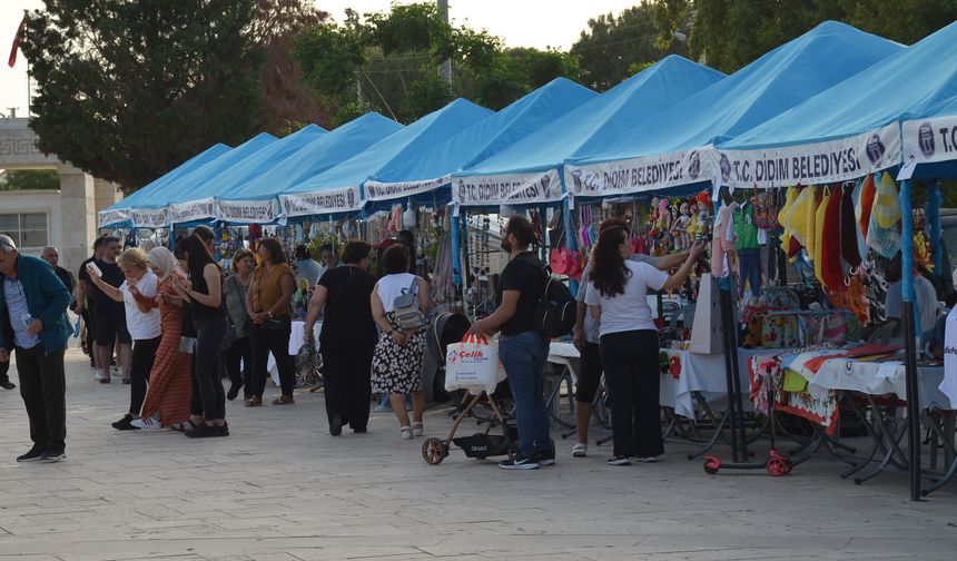 Didim kent meydanında müzik etkinliği