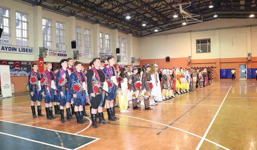 Efeler’de Uluslararası Halk Dansları Festivali gerçekleştirildi