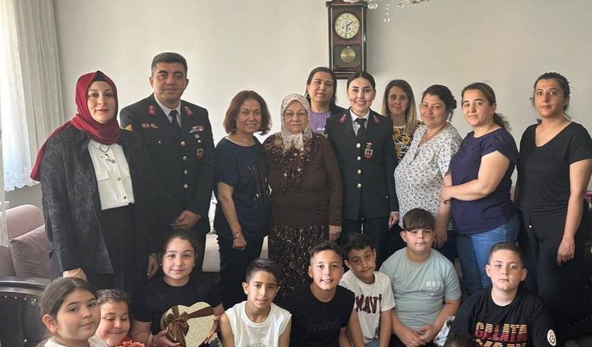 Jandarma, şehit annelerini unutmadı