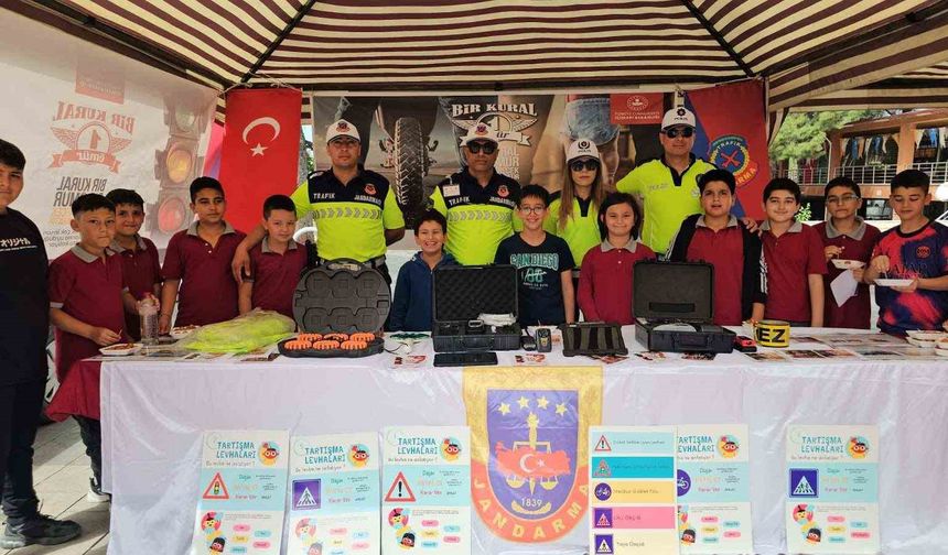 Jandarmadan öğrencilere trafik bilinci eğitimi