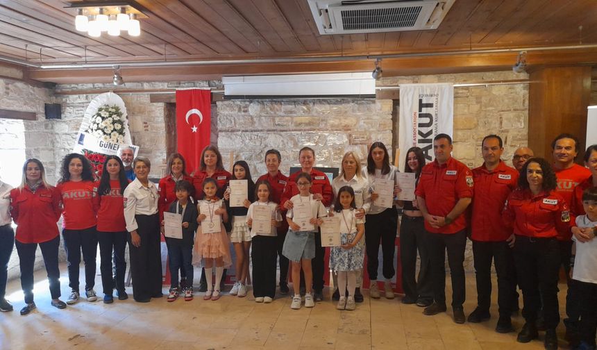 ''Kahraman'' AKUT gönüllüleri çocuklarla projede buluştu