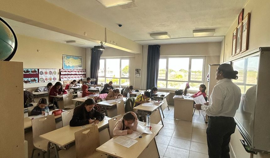 Kuşadası BİLSEM'li öğrenciler Singapur yolcusu