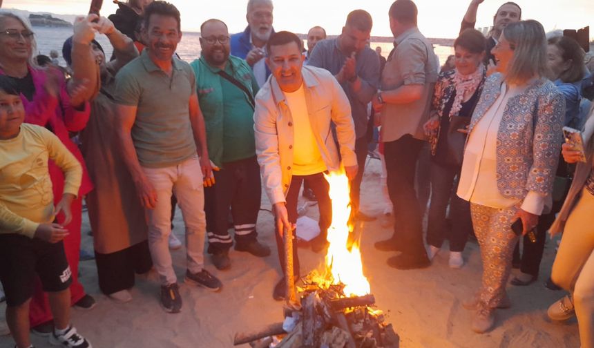 Kuşadası'da ateşler "Barış ve huzur" için yakıldı