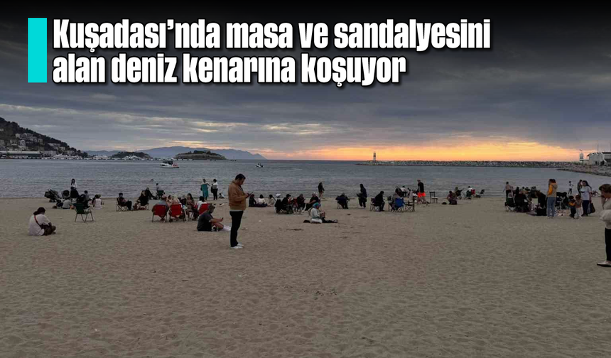 Kuşadası’nda masa ve sandalyesini alan deniz kenarına koşuyor