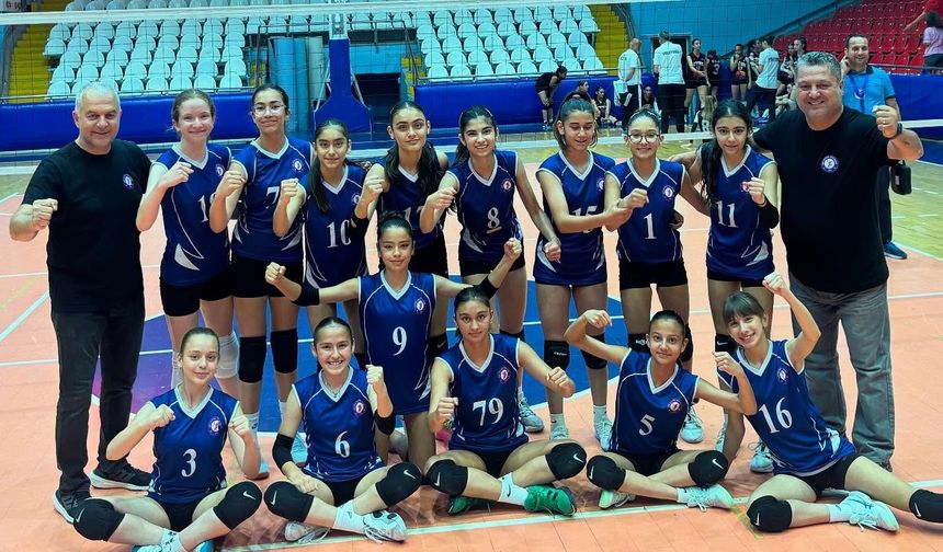 Söke Voleybol Takımı Midi Kızlar’da Türkiye Finallerine yükseldi