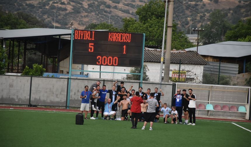Bıyıklıspor Karacasu'yu 5-1'le geçti, finale kaldı