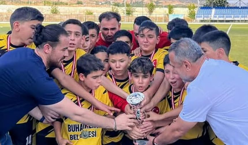 Buharkent’in gençleri namağlup şampiyon