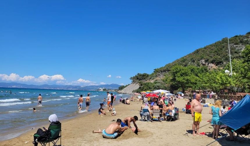 Dilek Yarımadası ve Tavşanburnu tatilcilerin akınına uğradı