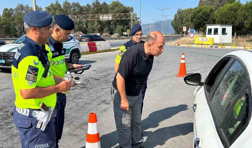 İl Jandarma Komutanı Aldemir, vatandaşların bayramını kutladı