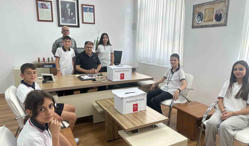 Minik yürekler harçlıklarını Gazze için topladı