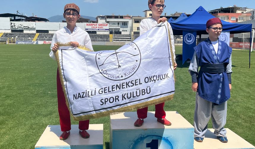 Nazilli’de ata sporu coşkusu: Geleneksel okçuluk nefes kesti