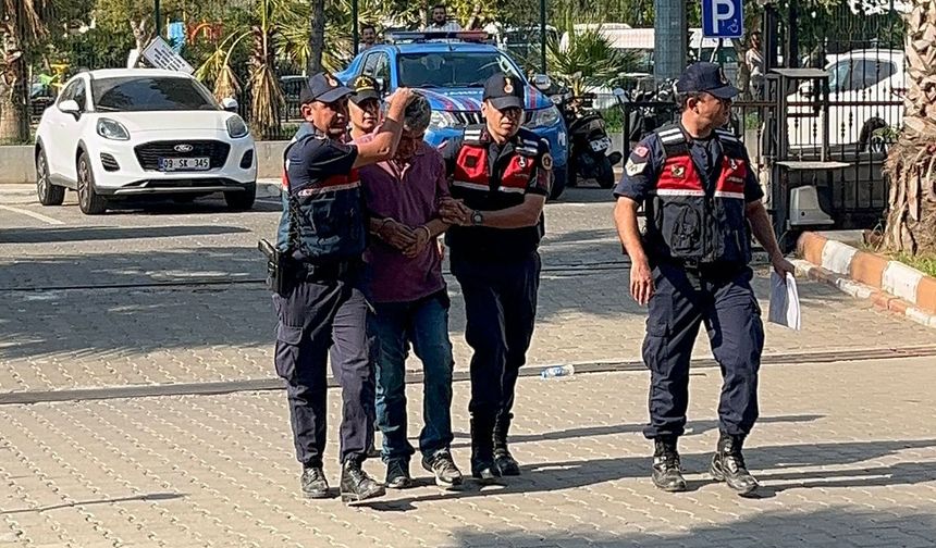 Nazilli’de hesap vakti: Eşini öldüren polis çalıştığı kuruma elleri kelepçeli getirildi