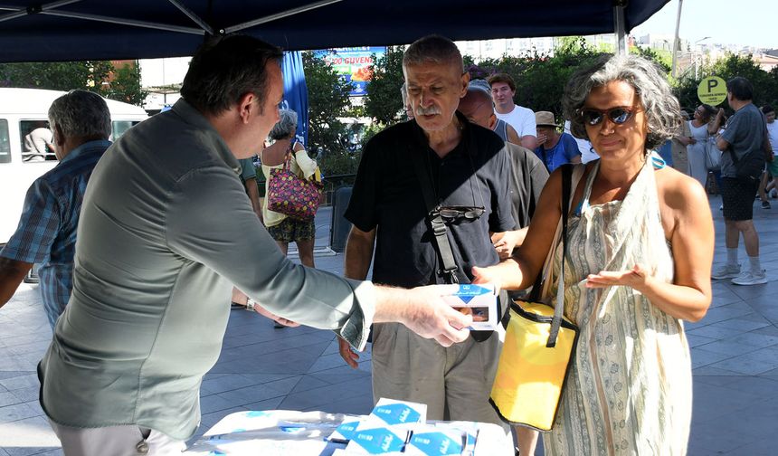 Kuşadası Belediyesi'nden Kandil simidi ikramı
