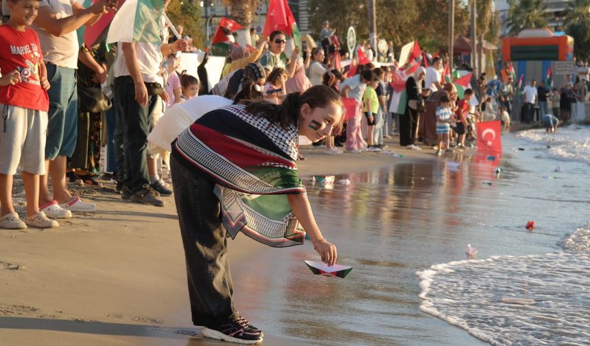 Kuşadası 'Küresel Sumud Filosu'na destek için birleşti