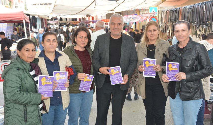 CHP’li kadınlardan Koçarlı’da anlamlı etkinlik: “Kadına şiddete hayır” afişleri dağıtıldı