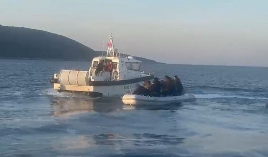 Aydın’da 12 düzensiz göçmen ve 1 göçmen kaçakçısı yakalandı