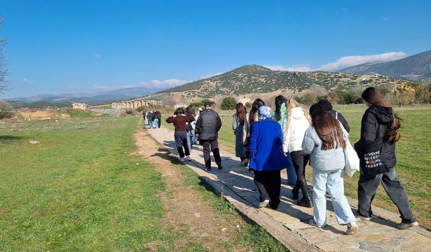 Gençlerin durağı Karacasu oldu