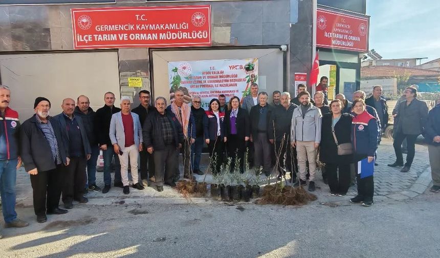 Germencikli üreticilere 4 bin fidan dağıtıldı
