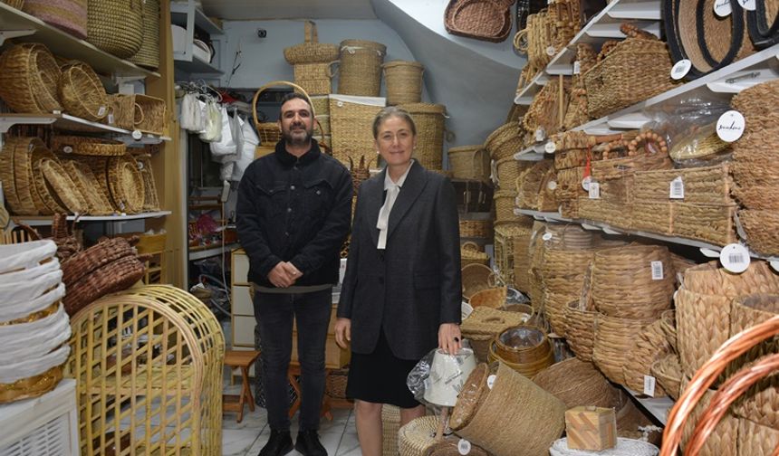 Kaymakam Kan sahada; Uzun Çarşı esnafıyla buluştu